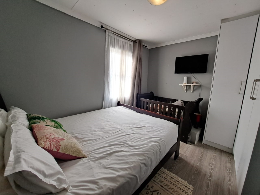 2 Bedroom Property for Sale in Electric City Western Cape
